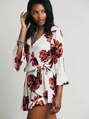 FREE PEOPLE All The Right Ruffle Wrap Romper Floral V Neck Boho Festival Beach S